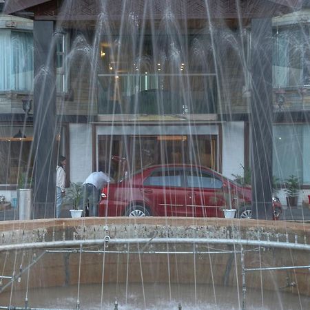 The Chinar Srinagar Hotell Eksteriør bilde