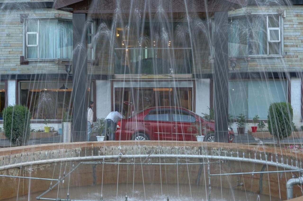 The Chinar Srinagar Hotell Eksteriør bilde